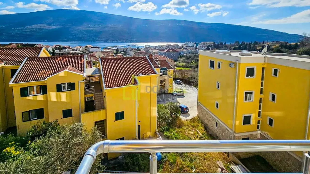 Sale, two bedroom apartment, 70m², Đenovići, Herceg Novi