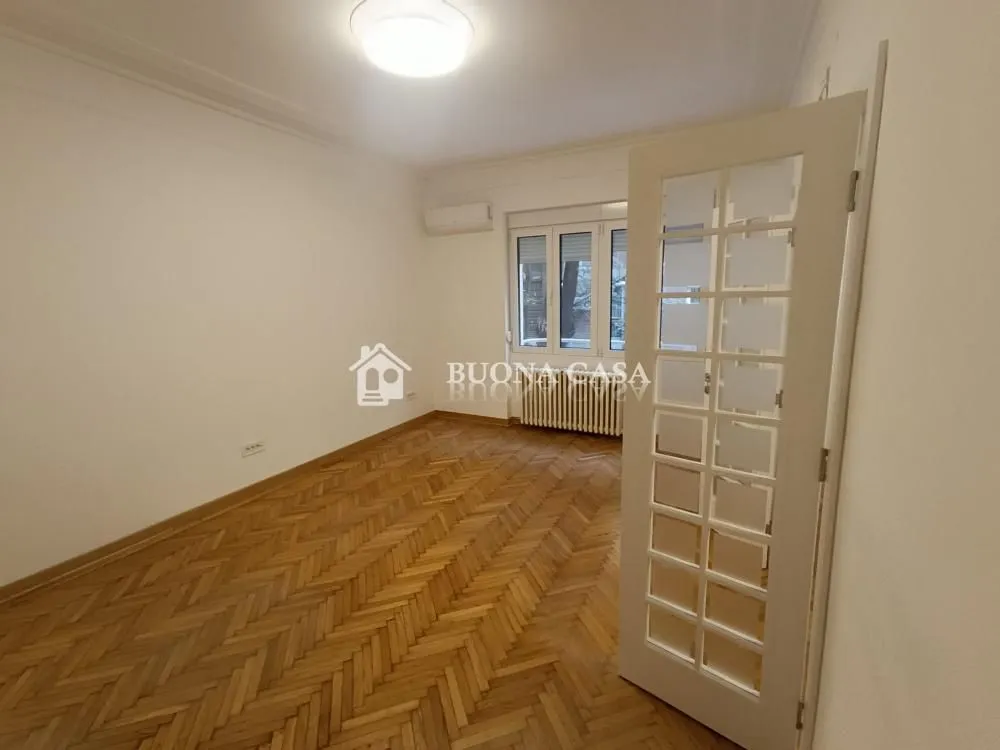 Izdavanje, četvorosoban stan, 120m², Stari Grad, Beograd