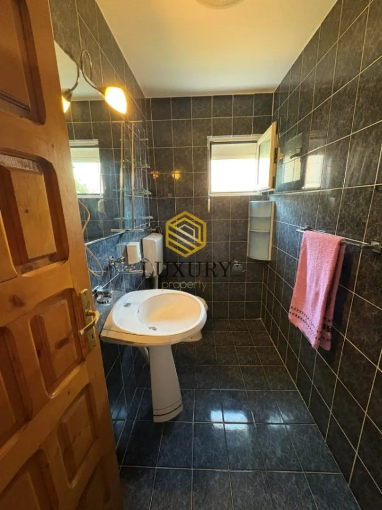 Rent, house, 350m², Zlatica, Podgorica