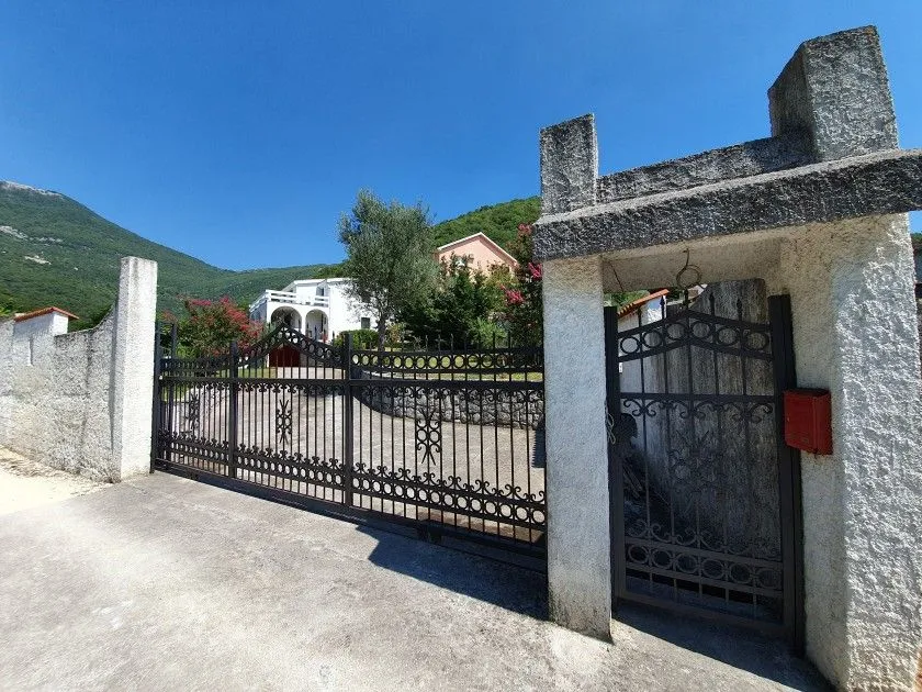 Prodaja, kuća, 225m², Tivat, Crna Gora