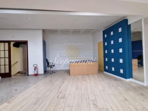 Rent, office space, 92m², Centar, Novi Sad - image 11