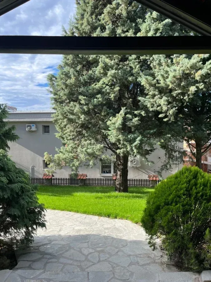 Izdavanje, kuća, 250m², Višnjička Banja, Palilula Sve Podlokacije