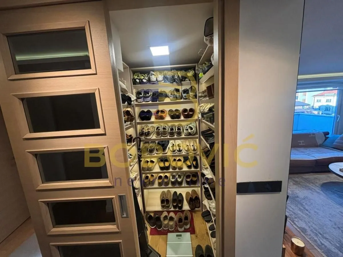 Prodaja, trosoban stan, 83m², Vračar Sve Podlokacije, Beograd