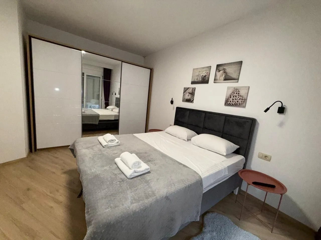 Izdavanje, jednosoban stan, 50m², Tivat, Crna Gora