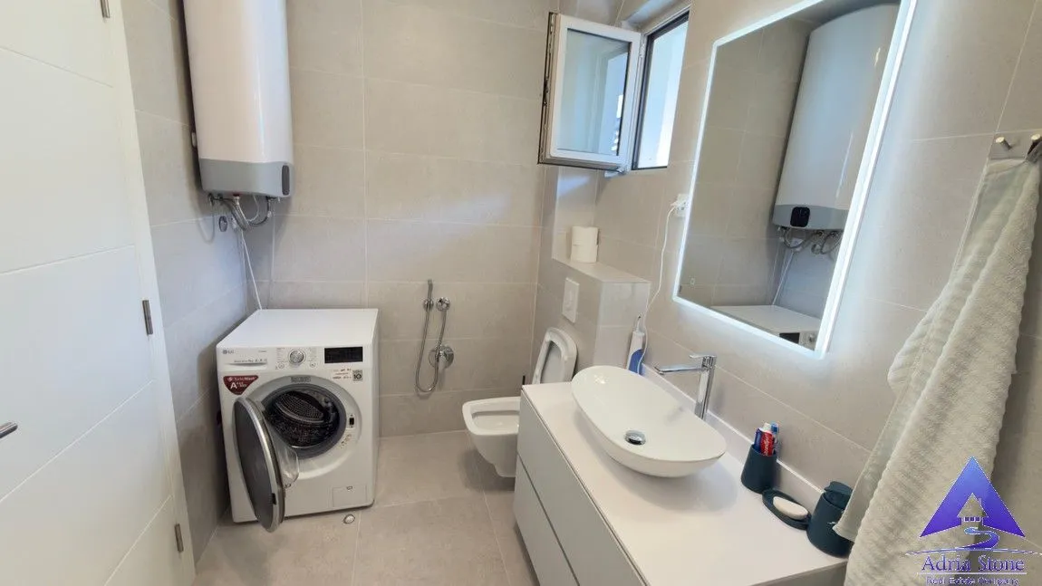 Sale, three bedroom apartment, 184m², Bečići, Budva