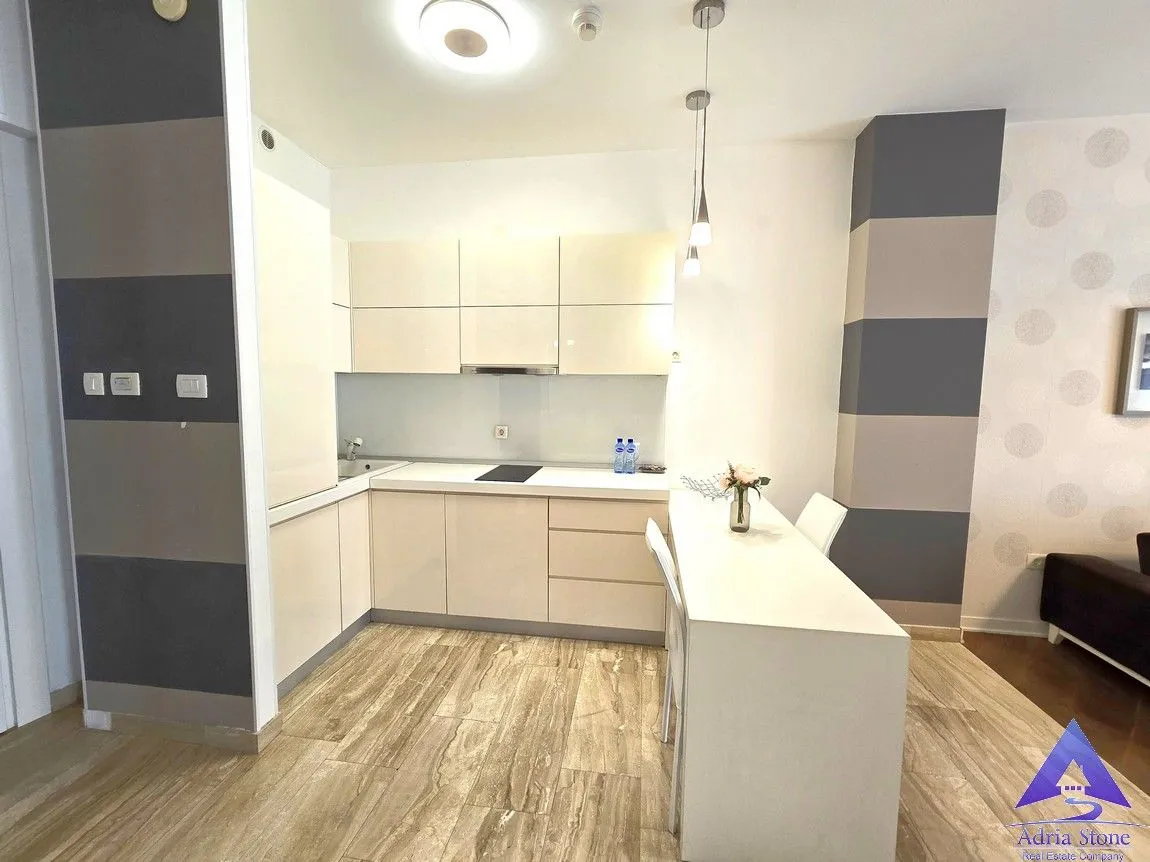 Prodaja, jednosoban stan, 63m², Centar, Budva
