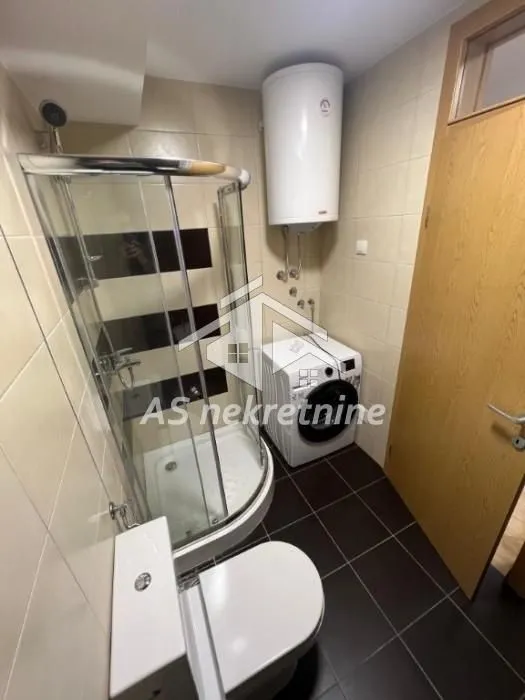 Izdavanje, četvorosoban stan, 100m², Sarajevska, Beograd