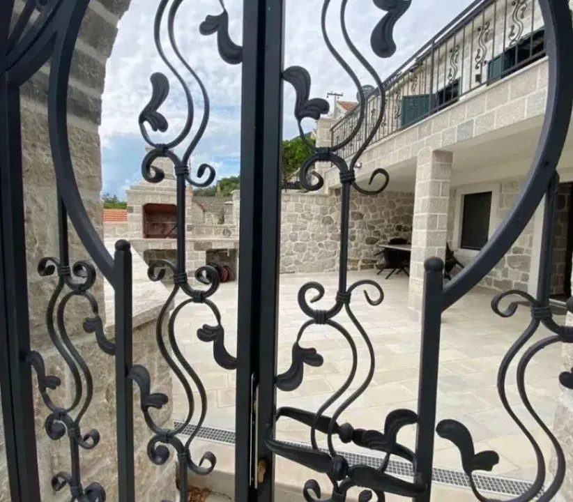 Rent, house, 90m², Nalježići, Kotor