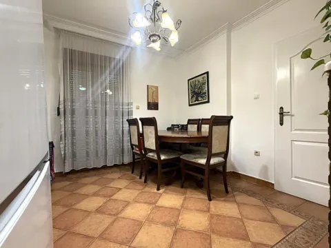 Sale, five bedroom apartment, 180m², Stari Aerodrom, Podgorica - image 8