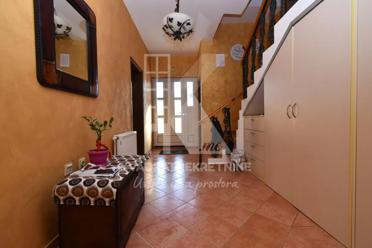 Prodaja, kuća, 500m², Tološi, Podgorica