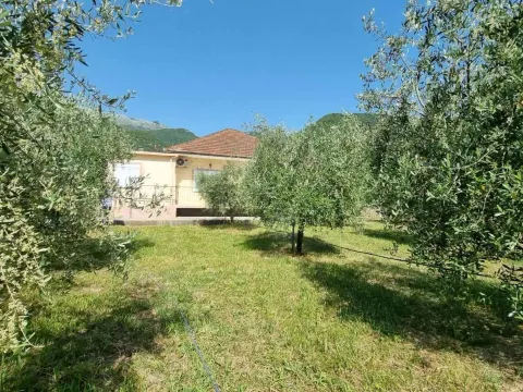 Izdavanje, kuća, 75m², Lastva Grbaljska, Kotor - image 11