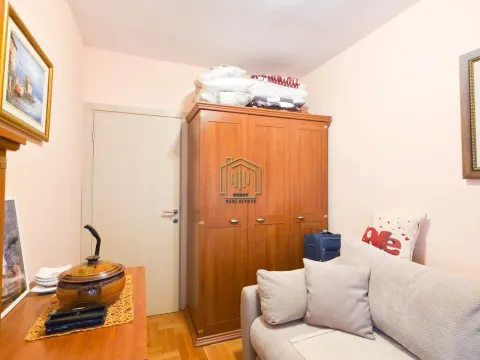 Izdavanje, trosoban stan, 96m², Stari Aerodrom, Podgorica - image 15