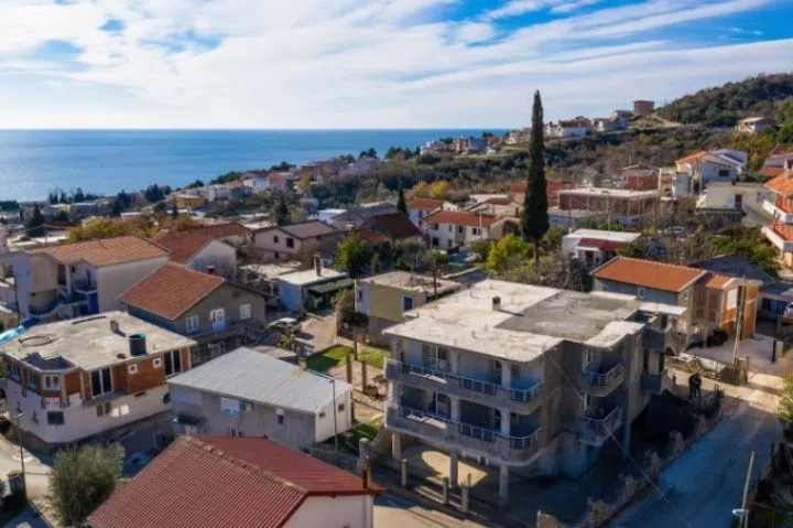 Prodaja, kuća, 420m², Šušanj, Bar