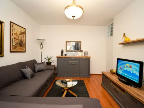 Izdavanje, dvosoban stan, 77m², Tuški Put, Podgorica - image 2