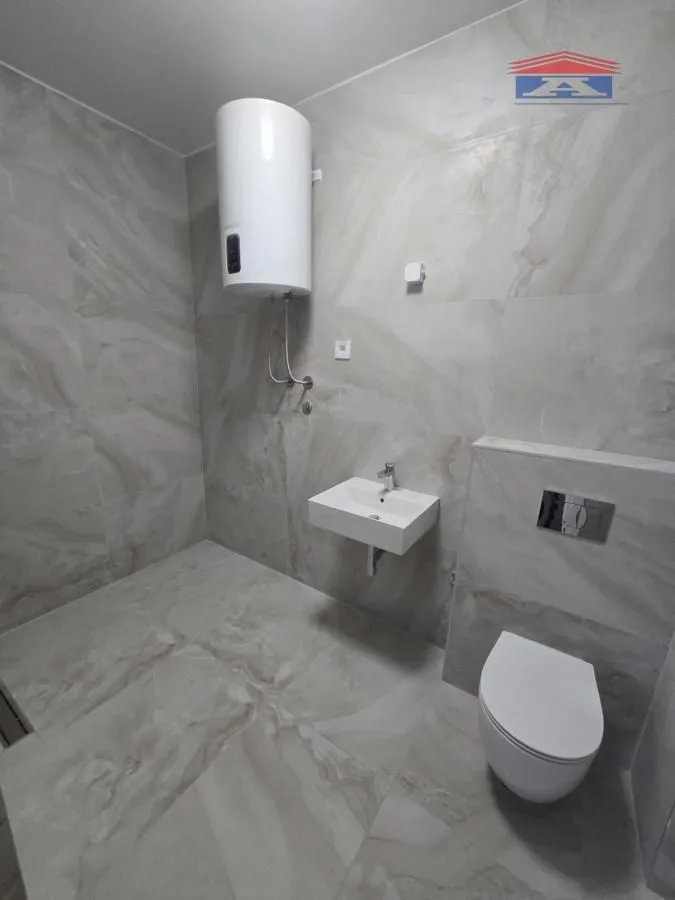 Prodaja, stan, 129m², Salajka, Novi Sad Sve Podlokacije