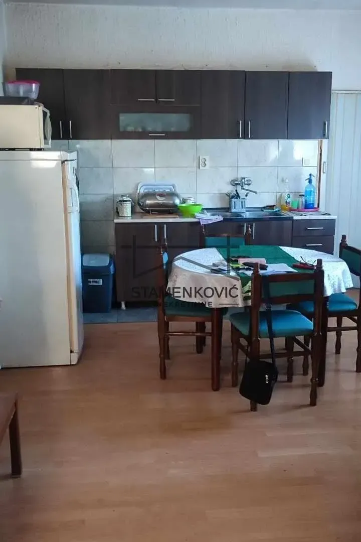 Prodaja, kuća, 330m², Veternik, Novi Sad Sve Podlokacije