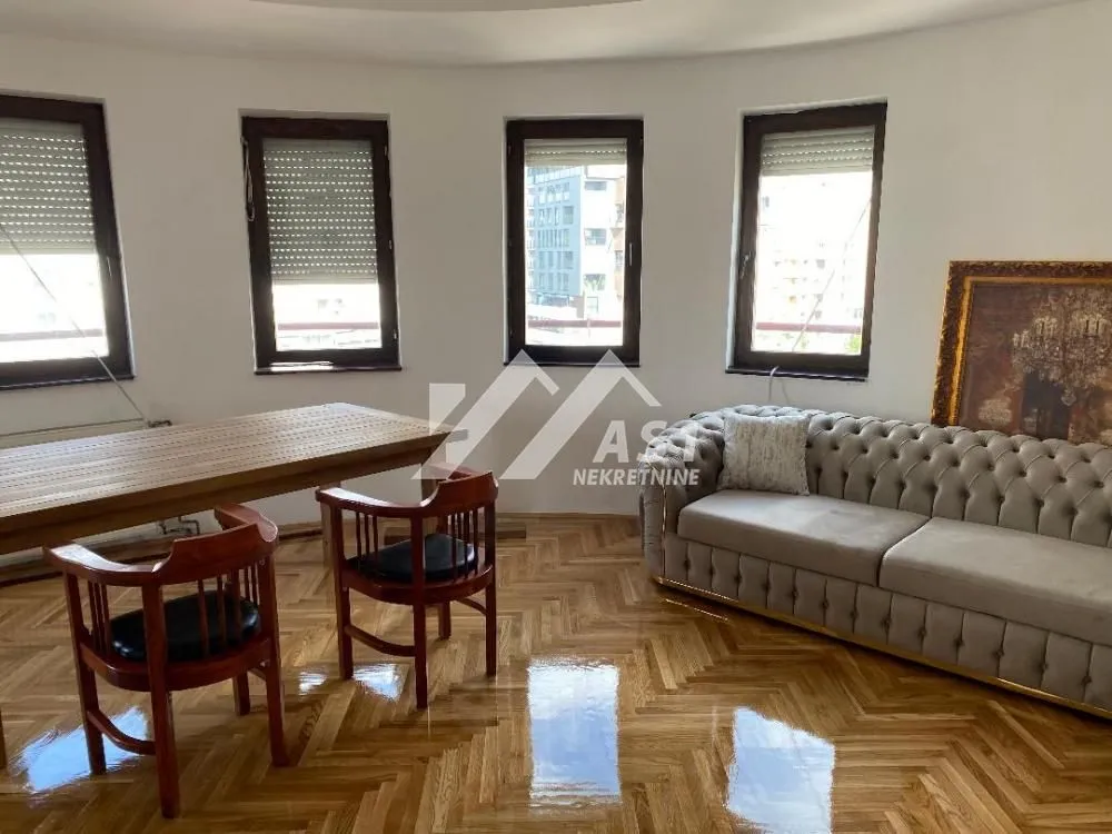 Izdavanje, četvorosoban stan, 100m², Bulevar Evrope, Novi Sad Sve Podlokacije