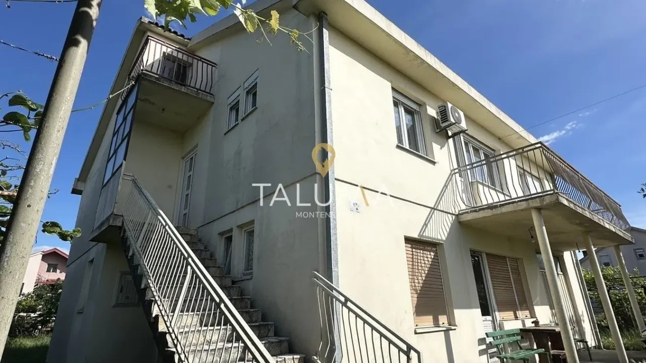 Sale, house, 318m², Zlatica, Podgorica
