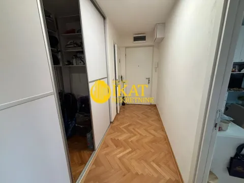 Prodaja, trosoban stan, 65m², Vračar Centar, Vračar Sve Podlokacije - image 3