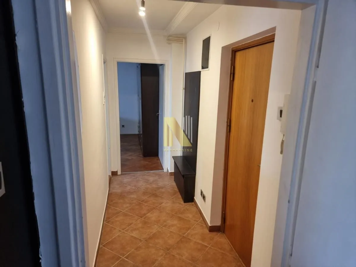 Izdavanje, dvosoban stan, 49m², Stari grad, Novi Sad