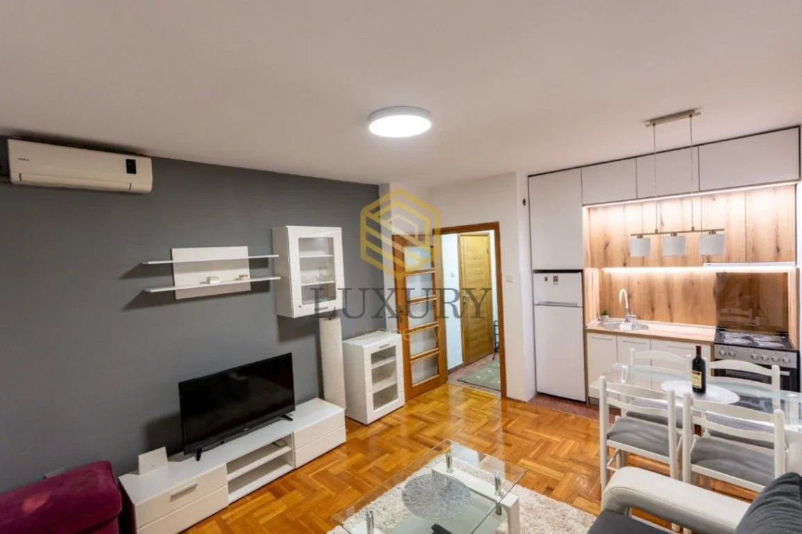 Rent, studio apartment, 30m², Stari Aerodrom, Podgorica