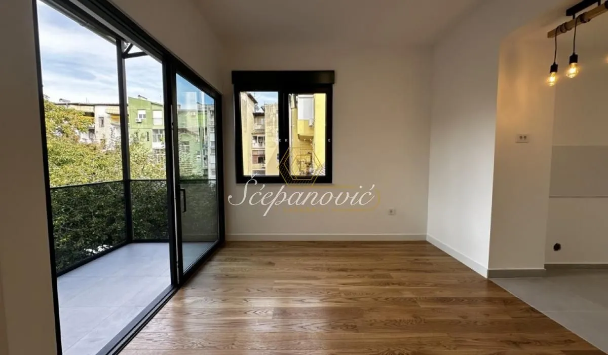 Prodaja, četvorosoban stan, 110m², Centar, Novi Sad