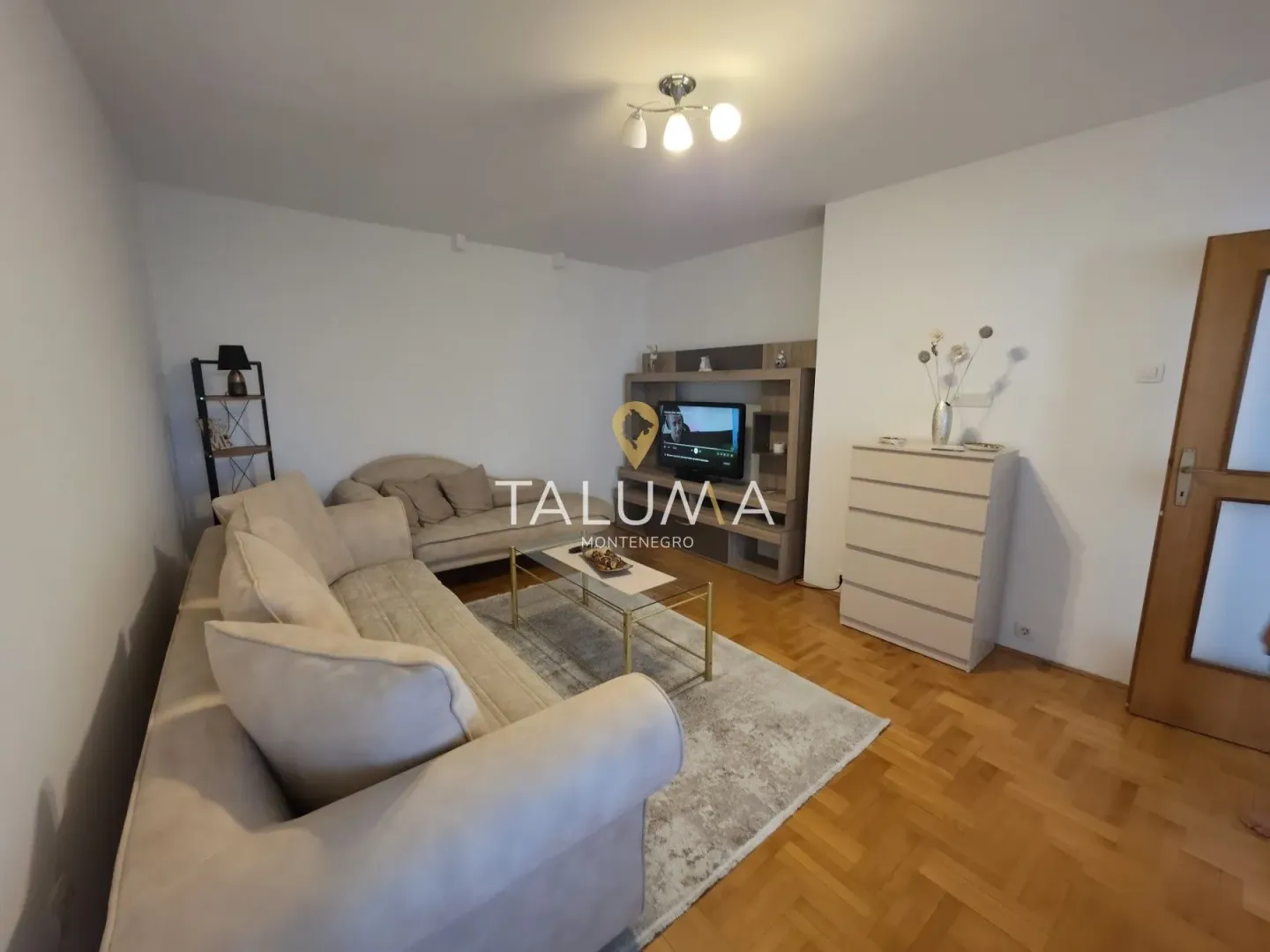 Izdavanje, jednosoban stan, 60m², Blok 6, Podgorica