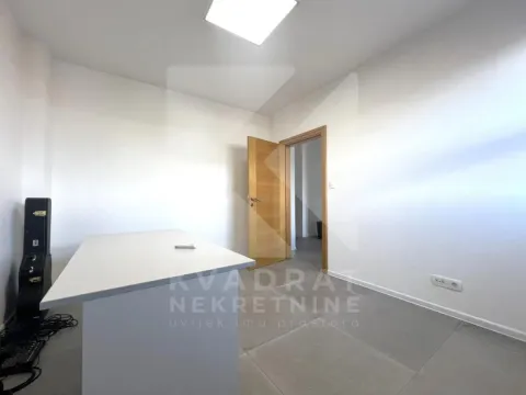 Rent, office space, 120m², Centar, Podgorica - image 7