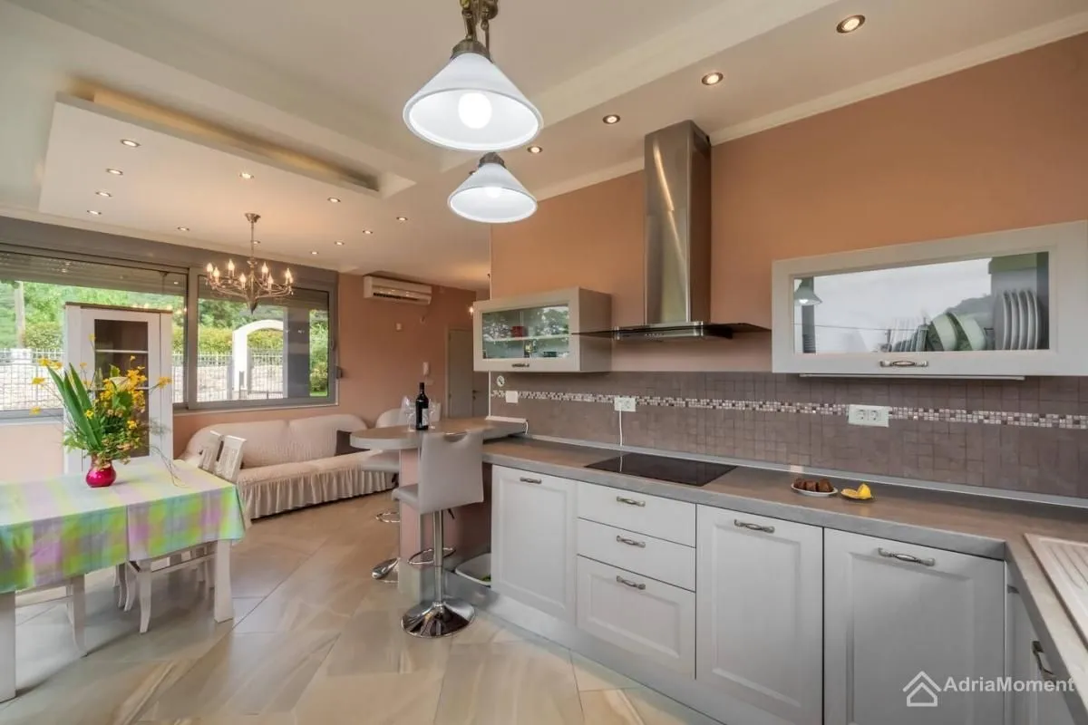 Sale, house, 274m², Buljarica, Budva