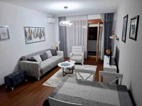 Izdavanje, jednosoban stan, 50m², City Kvart, Podgorica - image 10