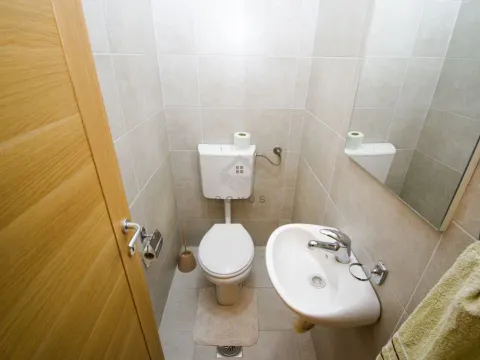 Izdavanje, dvosoban stan, 70m², Stari Aerodrom, Podgorica - image 9