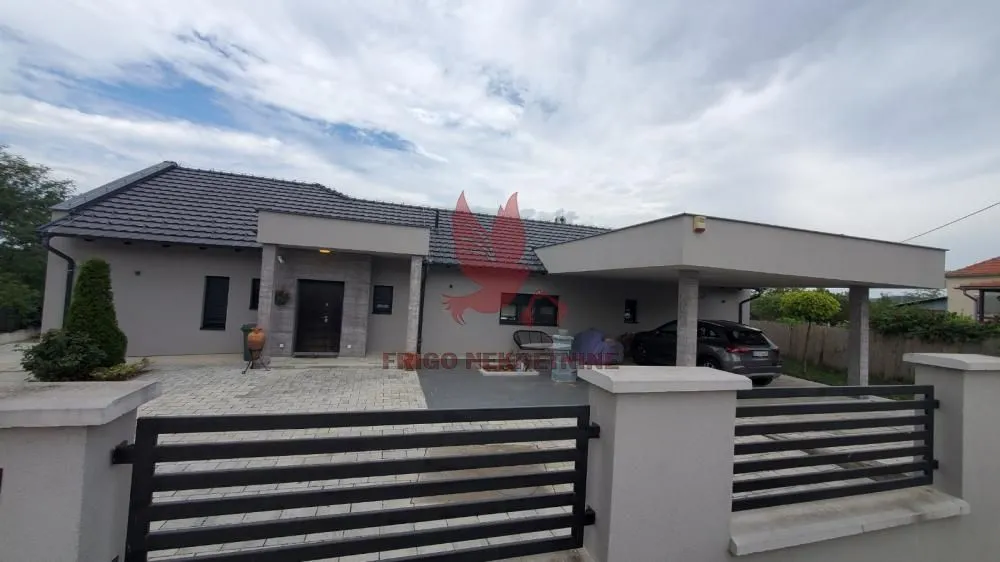Sale, house, 234m², Granice, Mladenovac