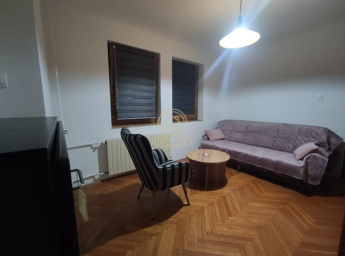 Izdavanje, dvosoban stan, 60m², Centar, Novi Sad