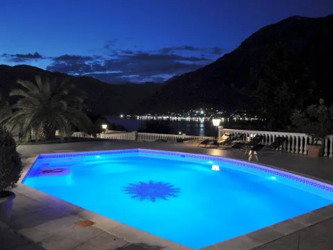 Rent, house, 278m², Stoliv, Kotor - image 12