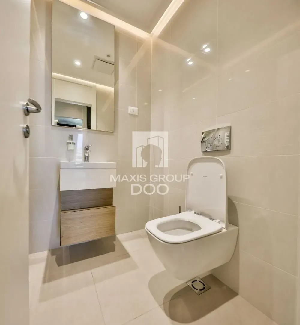 Izdavanje, četvorosoban stan, 118m², Savski Venac, Beograd