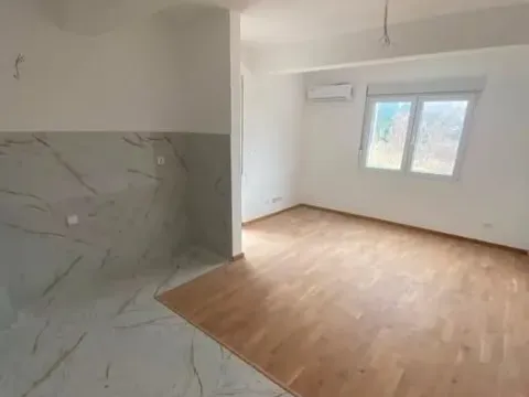 Prodaja, jednosoban stan, 53m², Makedonsko naselje, Bar