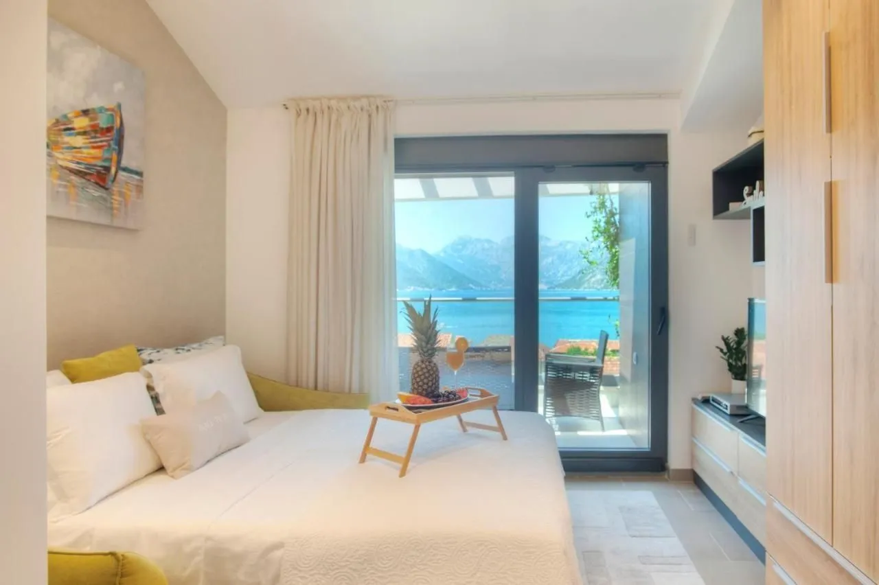 Prodaja, kuća, 210m², Dobrota, Kotor
