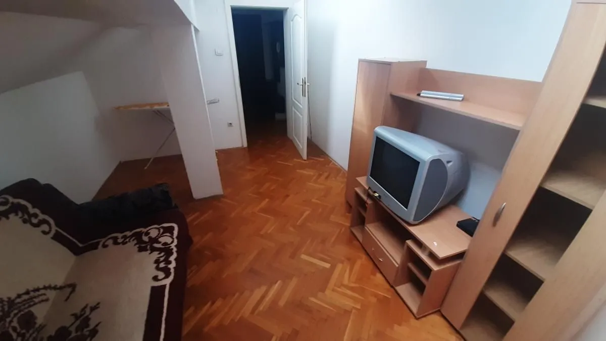 Izdavanje, jednosoban stan, 45m², Centar, Novi Sad