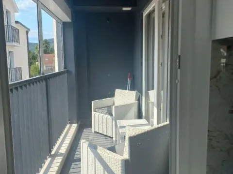 Izdavanje, dvosoban stan, 90m², Kalimanj, Tivat - image 10