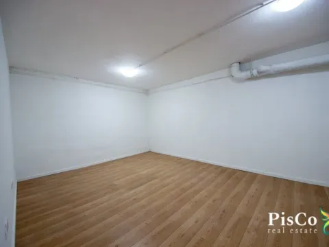 Izdavanje, poslovni prostor, 294m², Blok 5, Podgorica - image 9