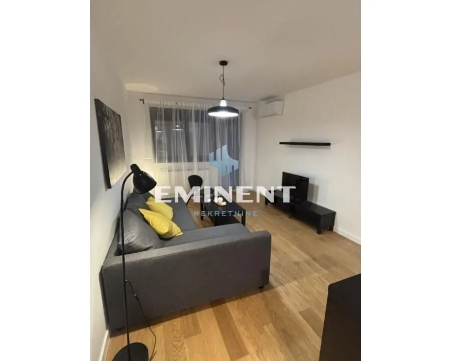 Izdavanje, stan, 60m², Zemun Sve Podlokacije, Beograd