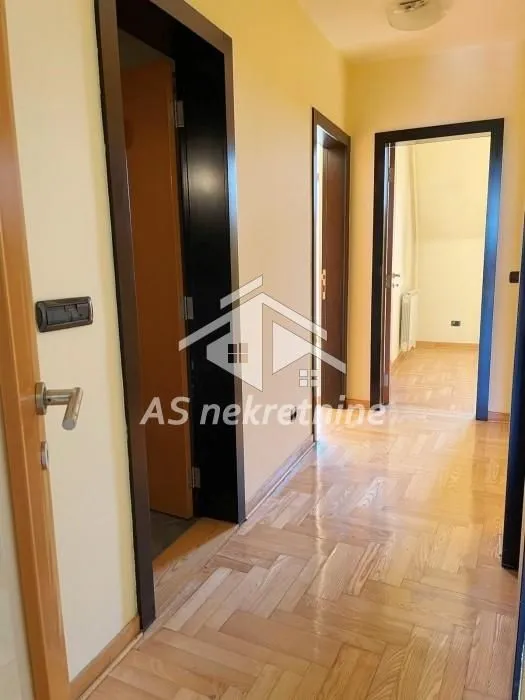 Izdavanje, stan, 207m², Kalenić Pijaca, Vračar Sve Podlokacije