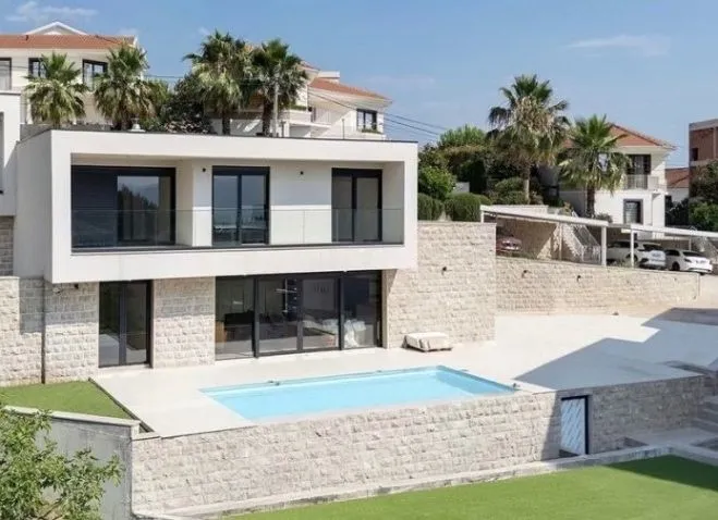 Izdavanje, kuća, 182m², Kava, Tivat