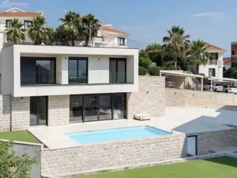 Rent, house, 182m², Kava, Tivat