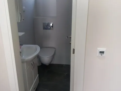 Rent, one bedroom apartment, 50m², Kalimanj, Tivat - image 8