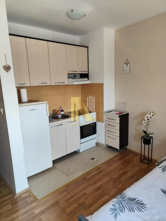 Izdavanje, garsonjera, 28m², Podbara, Novi Sad Sve Podlokacije