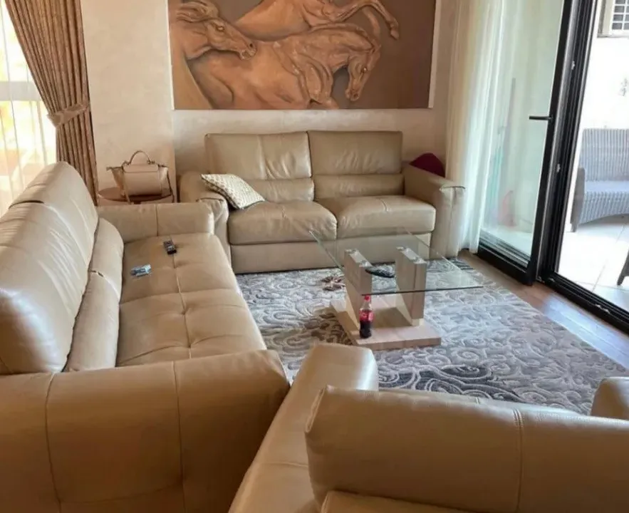 Izdavanje, trosoban stan, 130m², Centar, Budva