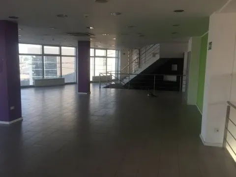 Rent, office space, 400m², Zrenjanin, Srbija - image 2