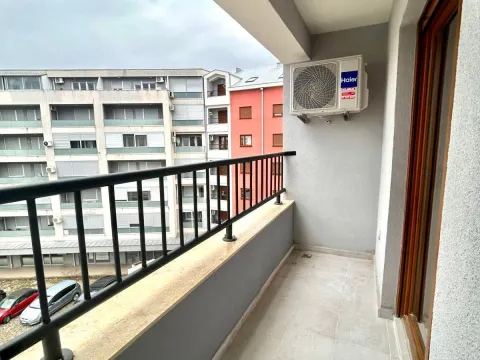 Rent, one bedroom apartment, 45m², Stari Aerodrom, Podgorica - image 11