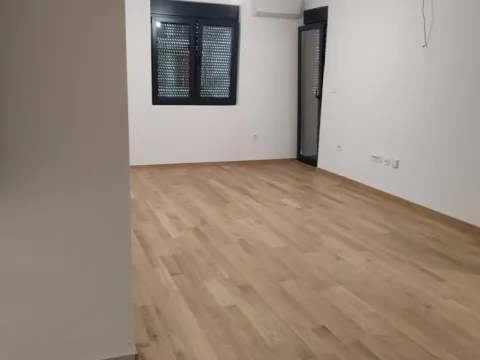 Izdavanje, jednosoban stan, 48m², City Kvart, Podgorica - image 5